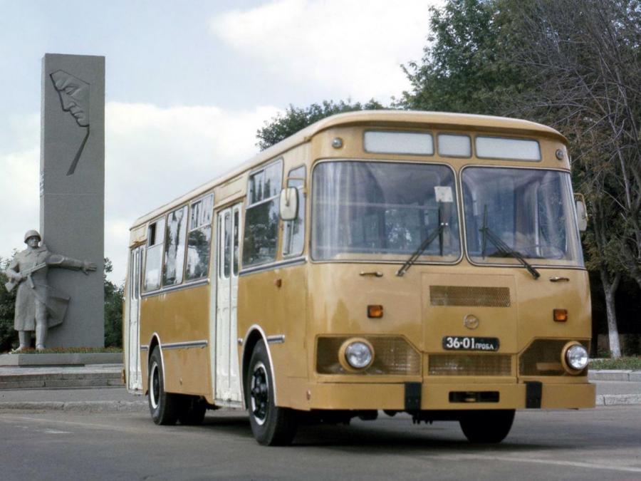  ЛиАЗ-677М 1982 года  (фото 2 из 6)